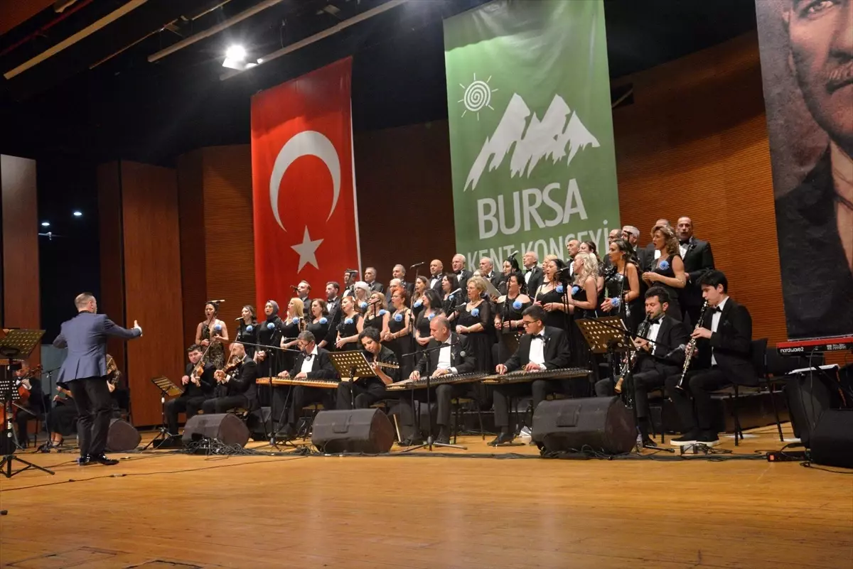 Bursalılar \'Bir Sevdadır Şarkılar\' Konserinde Buluştu