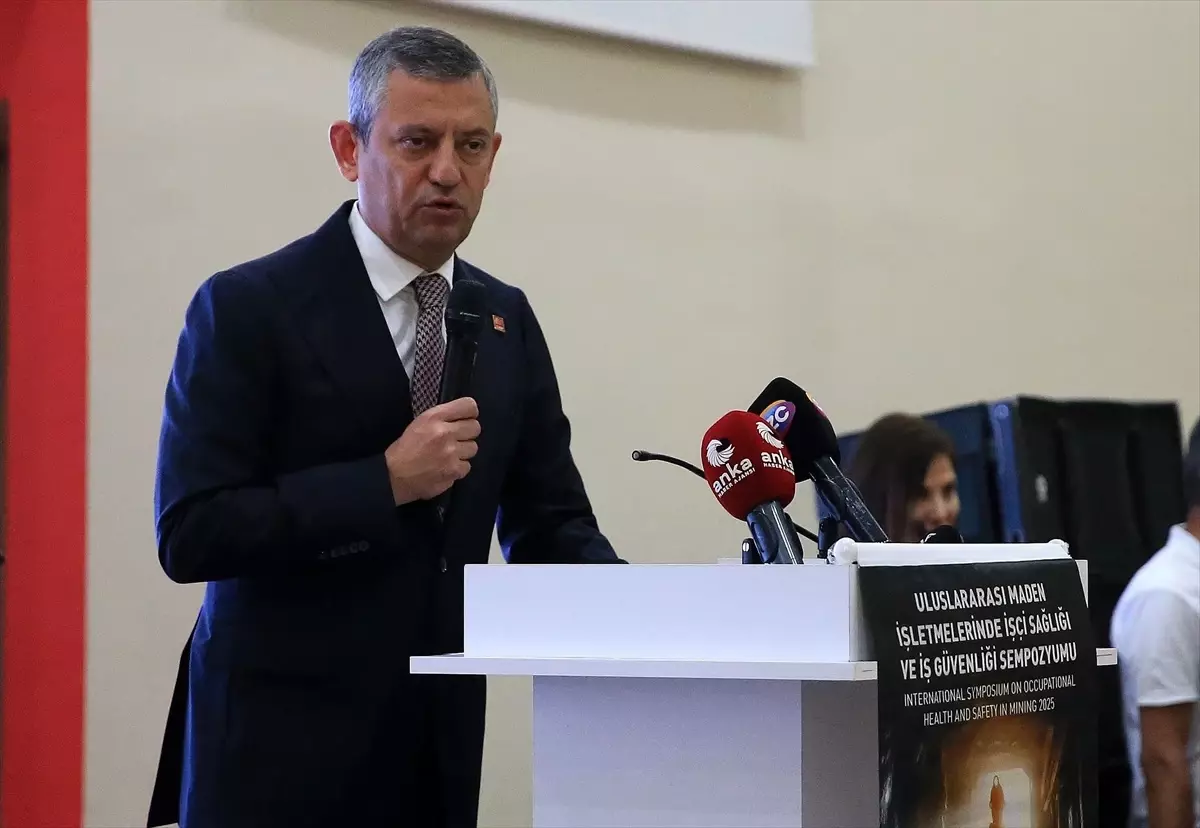 CHP Lideri Özgür Özel, Soma\'daki Maden Faciasını Anmak İçin Sempozyumda Konuştu