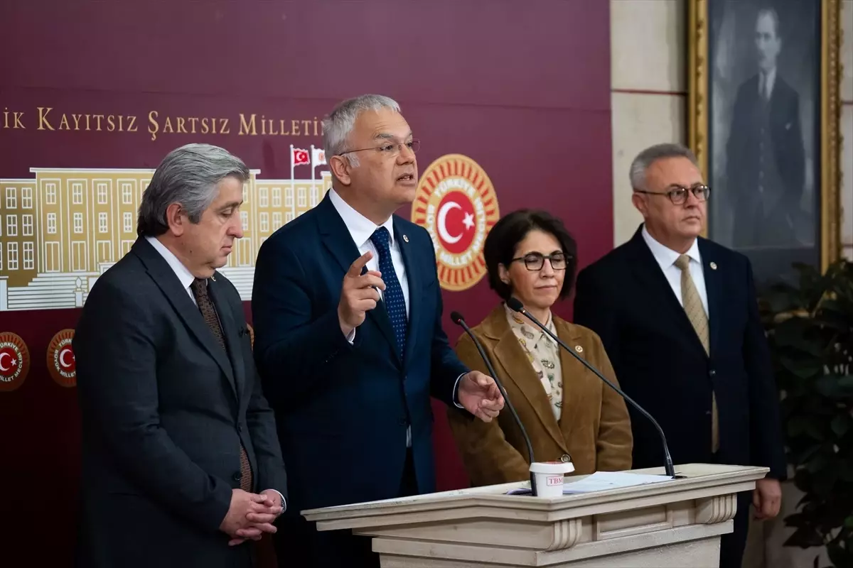 CHP\'den Bakanlığa Tepki: Toplumsal Cinsiyet İfadesi