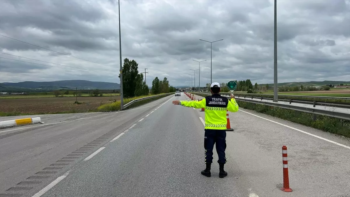 Çorum\'da Jandarmadan Emniyet Kemerine Farkındalık