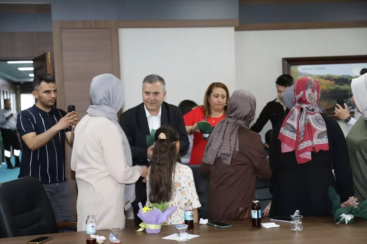 Çubuk\'ta belediye çalışanlarına Anneler Günü sürprizi