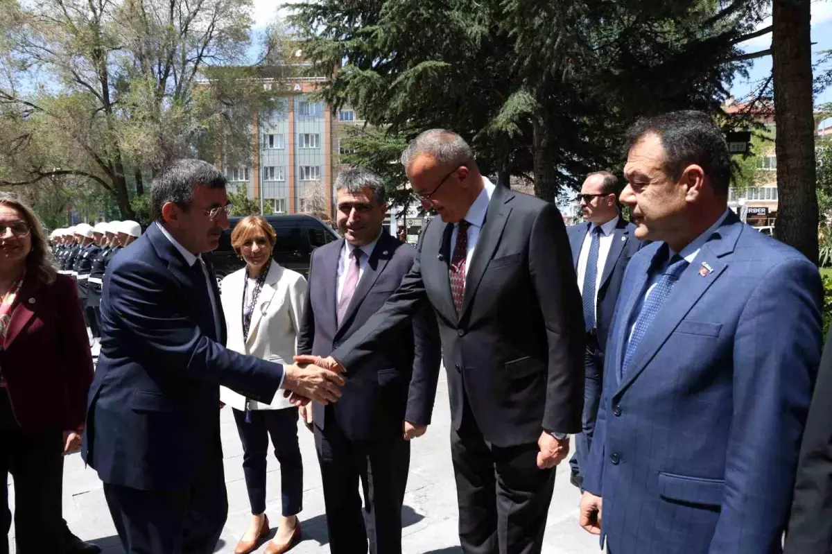 Cumhurbaşkanı Yardımcısı Yılmaz: "Ana muhalefet partisinin tek yaptığı popülizm"