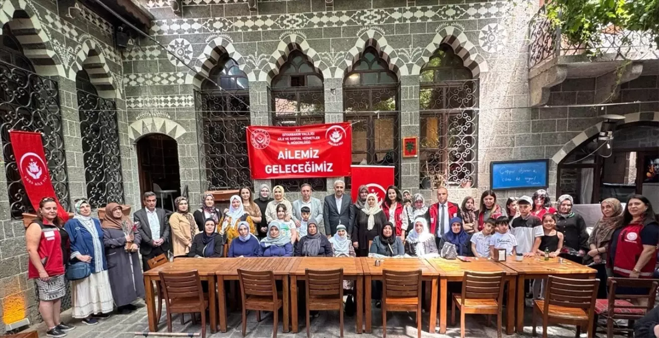 Diyarbakır\'da "Anneler Günü" dolayısıyla etkinlik yapıldı