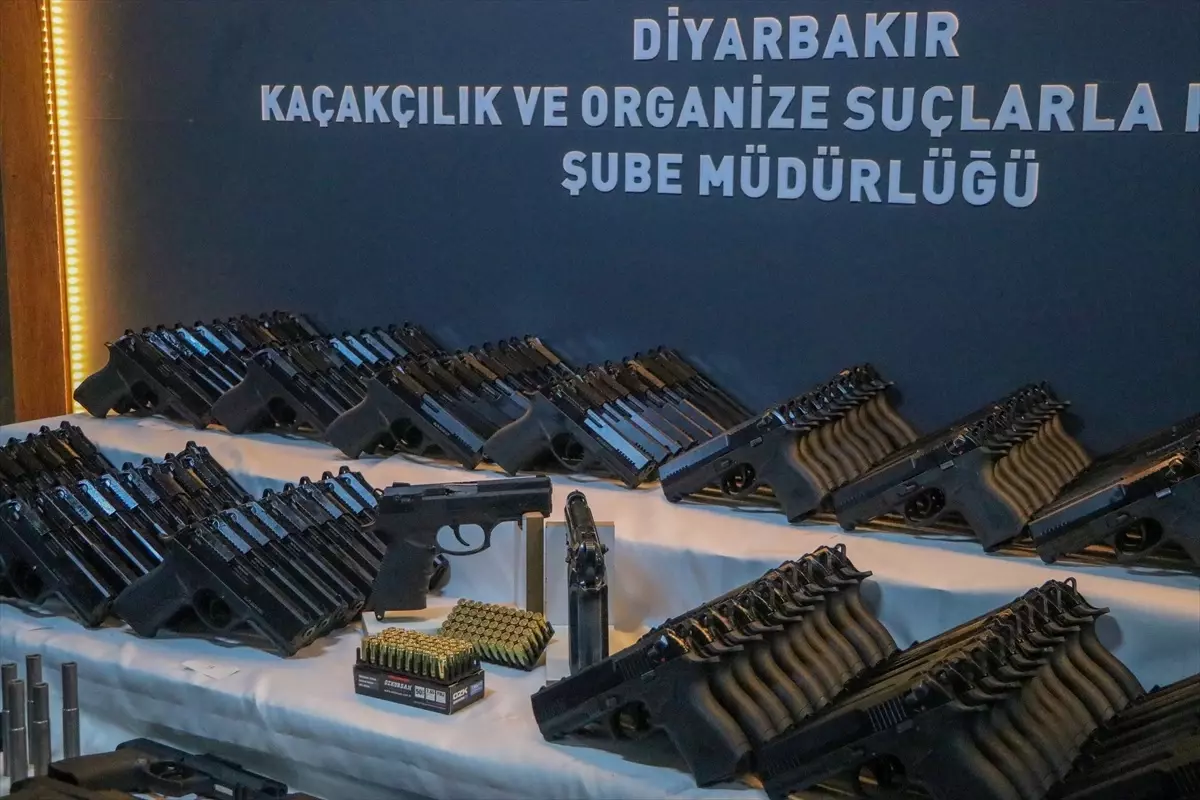 Diyarbakır\'da Silah Atölyesine Baskın