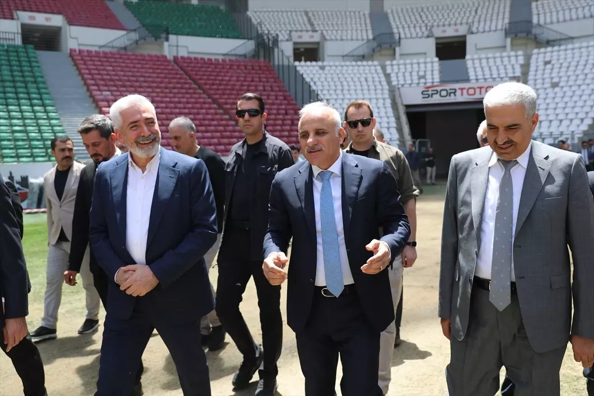 Diyarbakır Valisi Zorluoğlu, zemin çalışmaları süren Diyarbakır Stadı\'nda inceleme yaptı Açıklaması