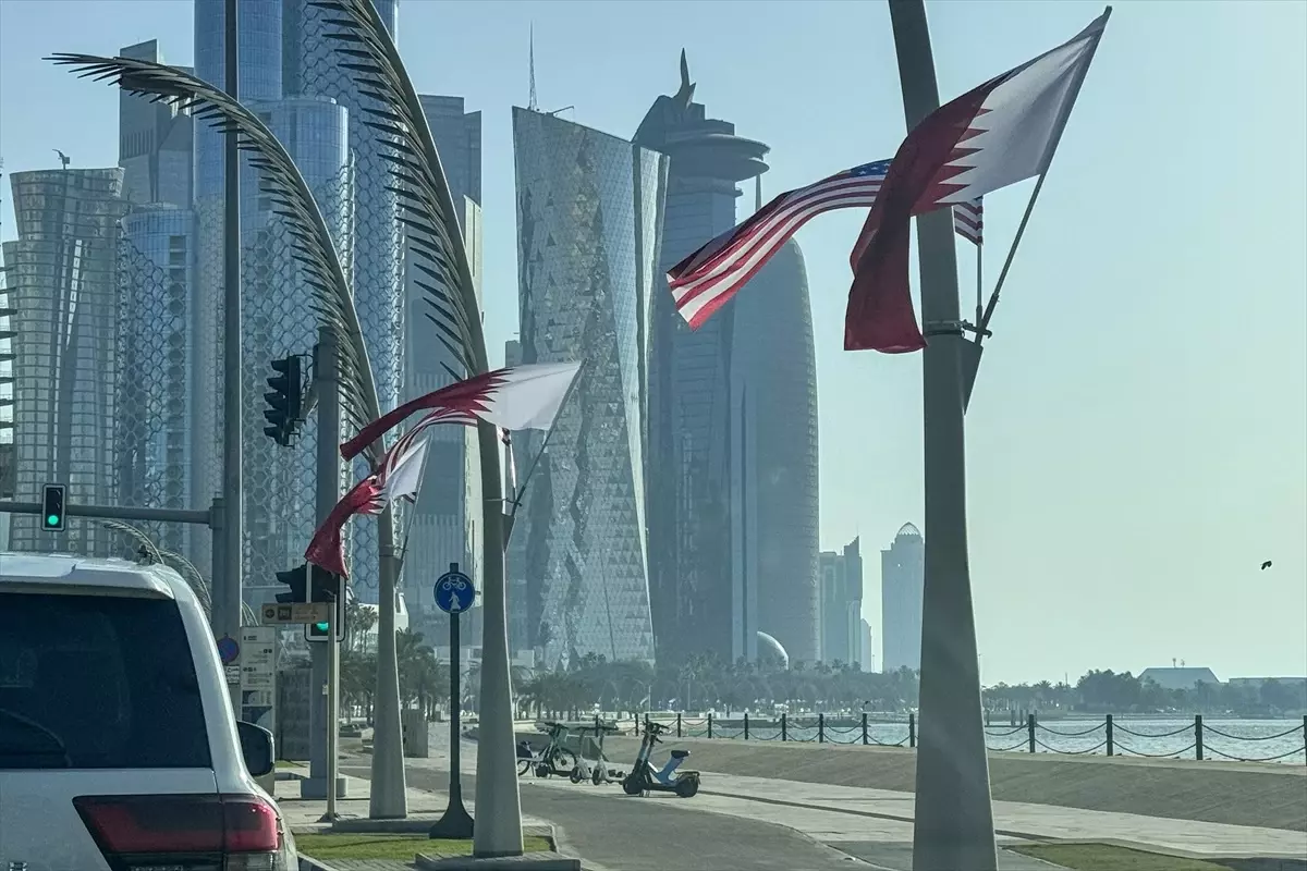 Trump Katar\'da Bayraklarla Ağırlanacak