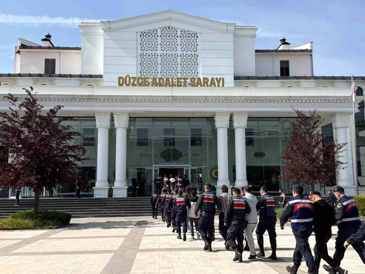 Düzce\'de Uyuşturucu Operasyonu: 29 Gözaltı
