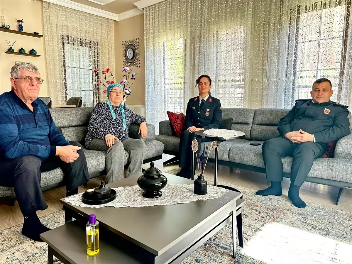Edirne\'de jandarma şehit annelerini ziyaret etti
