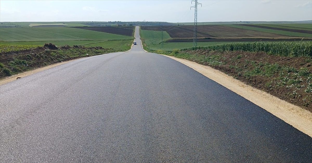 Edirne Köy Yolları Sıcak Asfaltla Yenileniyor