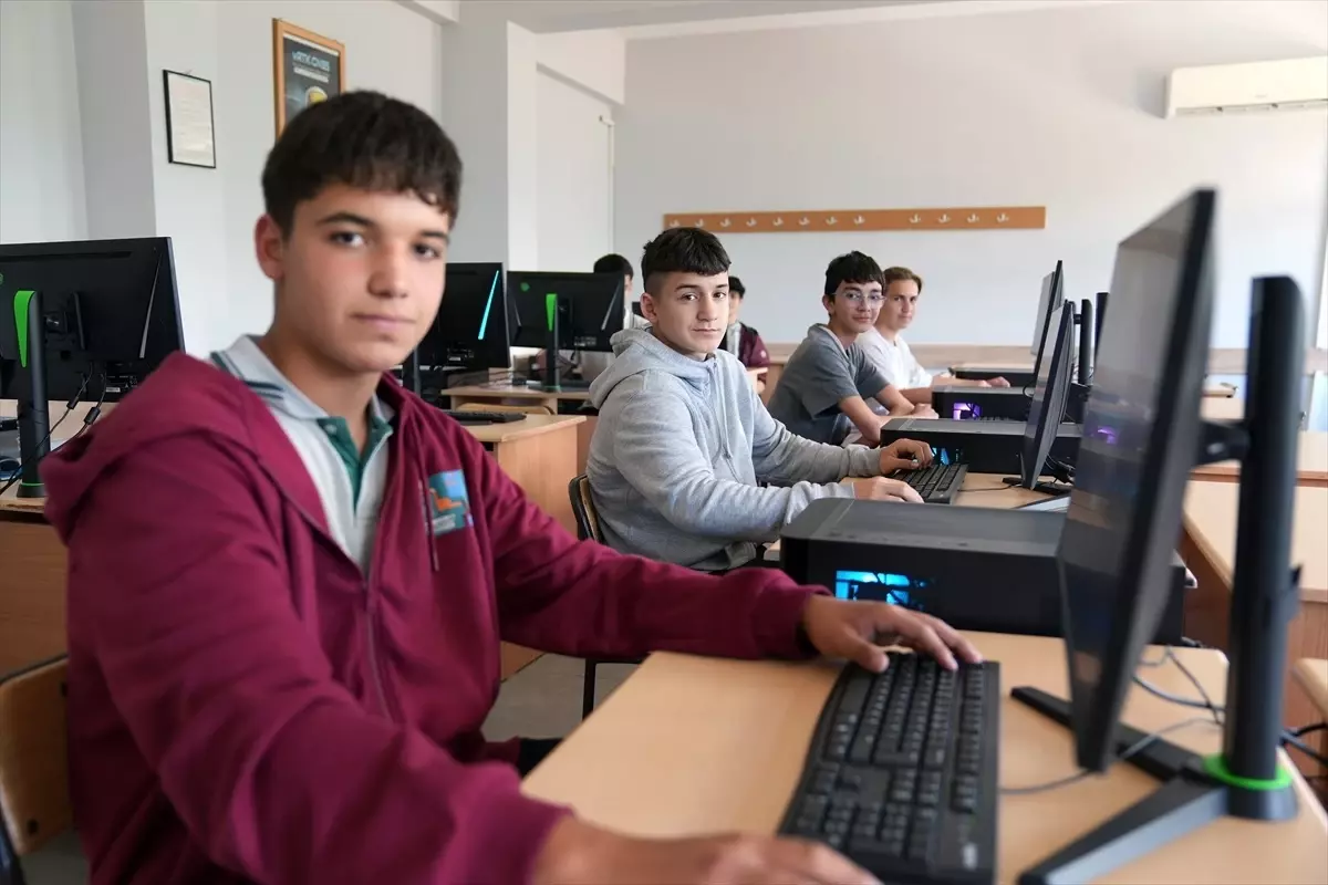 Fethiye\'de Yeni Bilgisayar Atölyesi Açıldı