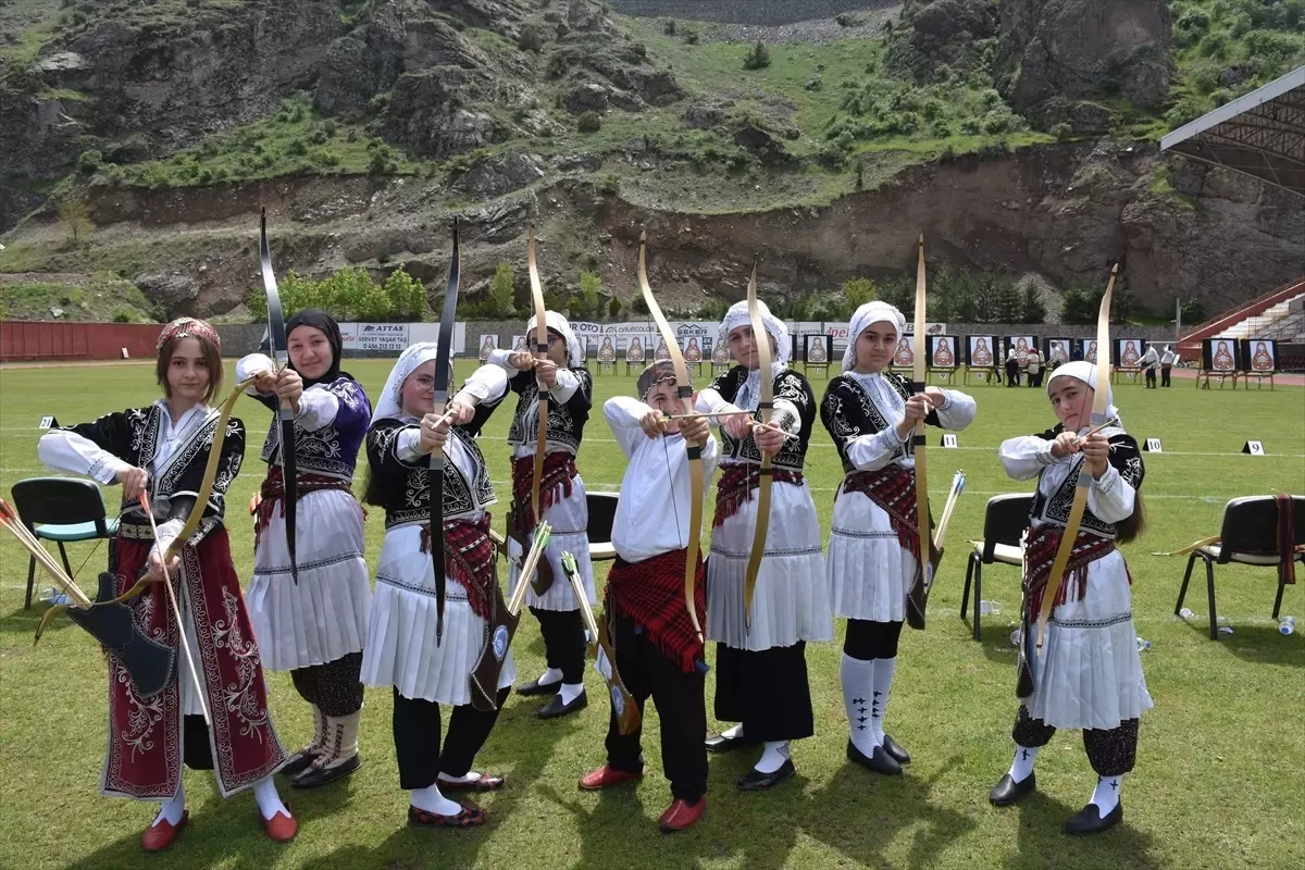 Gümüşhane\'de Geleneksel Okçuluk Müsabakaları