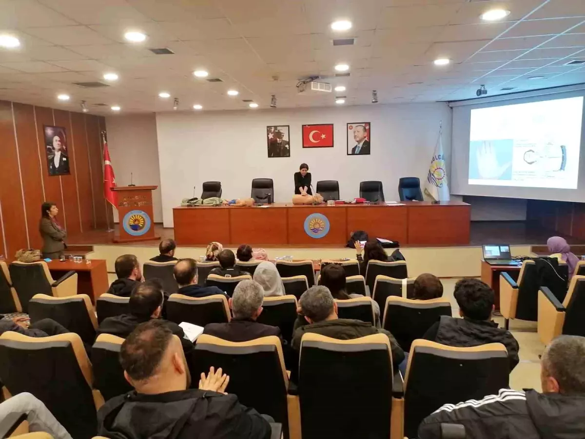 Gölcük Belediyesi\'nden Personeline İlk Yardım Eğitimi