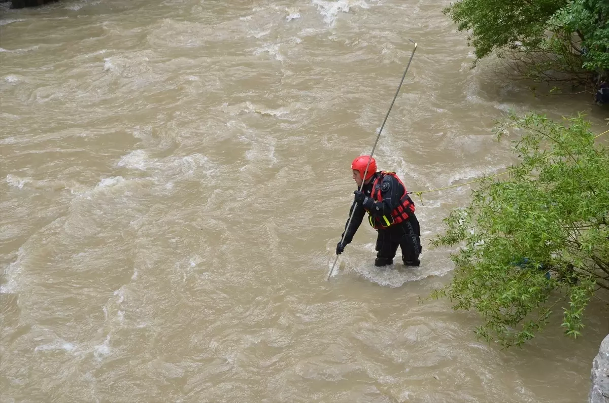 Hakkari\'de Kayıp Genç İçin Arama Devam Ediyor