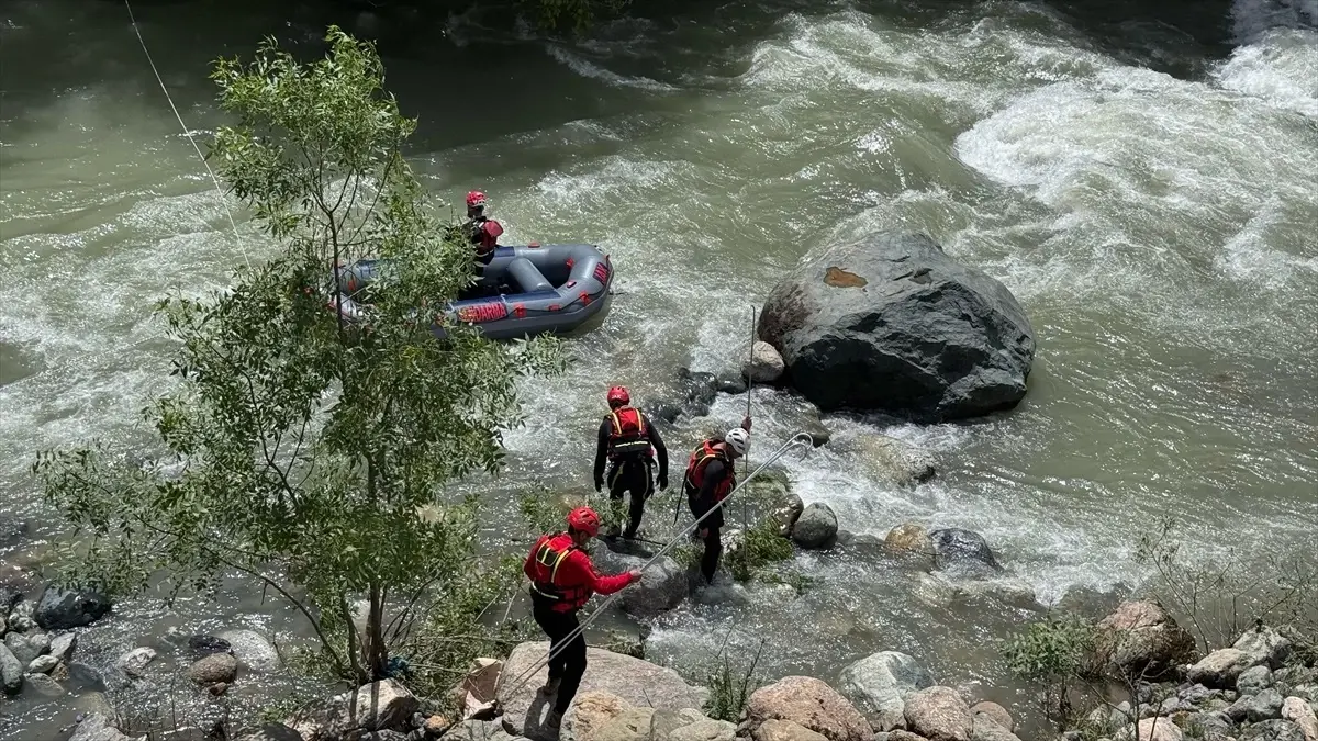 Yüksekova\'da Kaybolan Genç İçin Arama Çalışmaları Sürüyor