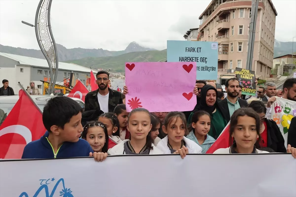 Hakkari\'de Engelliler Haftası Yürüyüşü