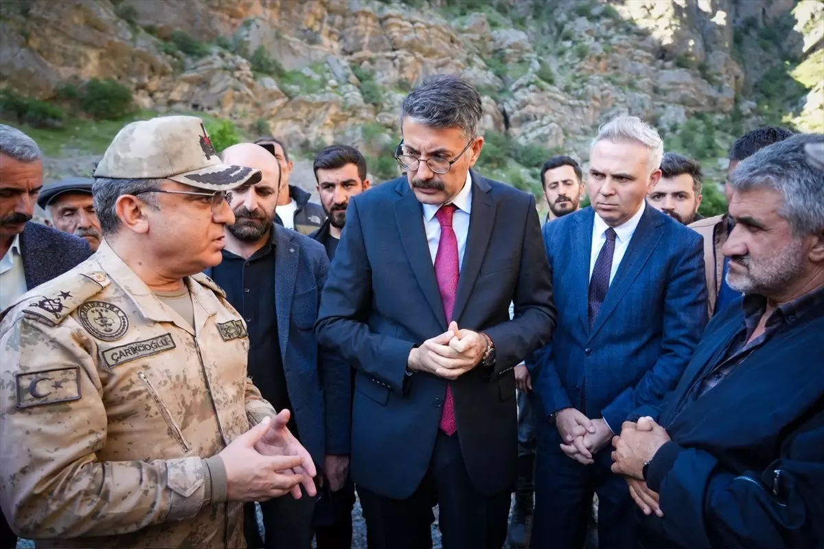 Yüksekova\'da Kaybolan Neçir Kom İçin Arama Çalışmaları Devam Ediyor