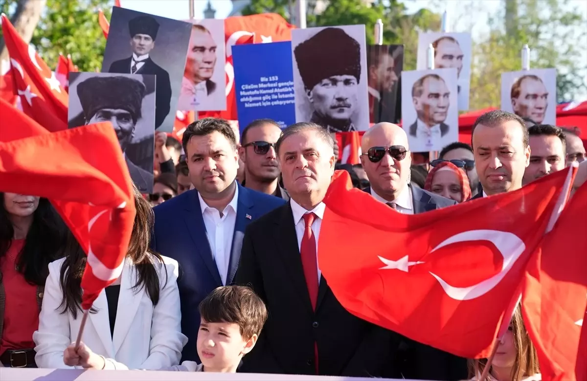 Beşiktaş\'ta Mustafa Kemal Yürüyüşü