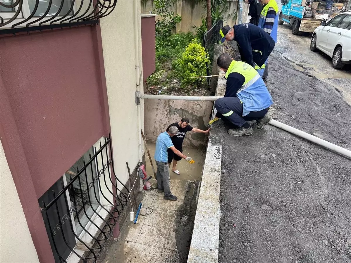 İstanbul\'da aralıklarla düşen yağış hayatı olumsuz etkiliyor