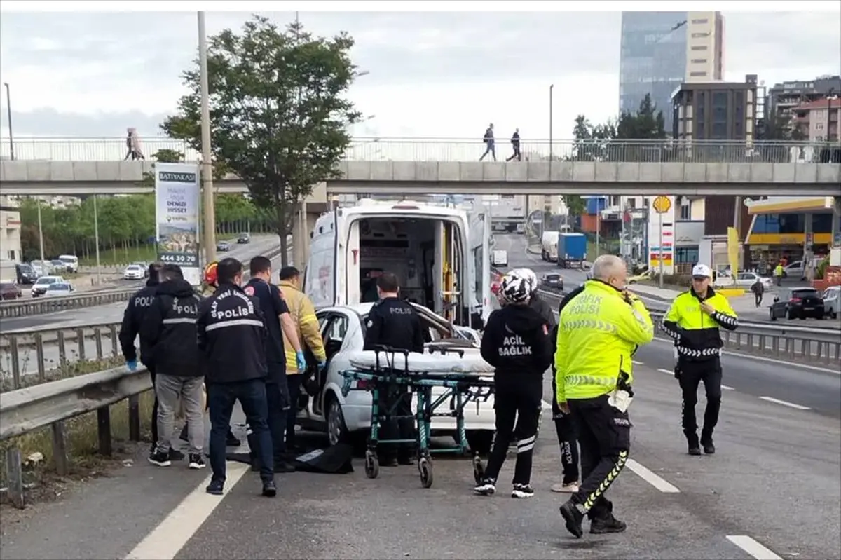 İstanbul\'da Trafik Kazası: 1 Ölü, 4 Yaralı