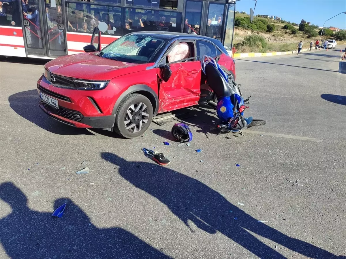 Foça\'da Motosiklet Kazası: Sürücü Ağır Yaralandı
