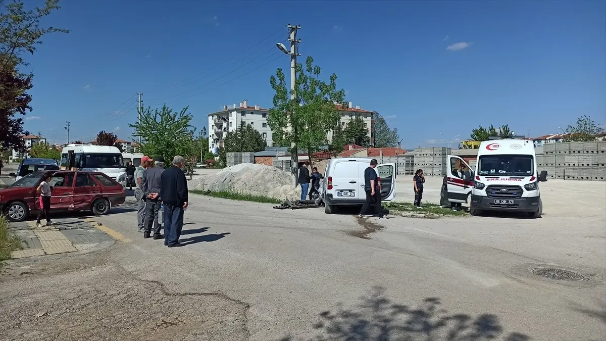 Kahramankazan\'da Trafik Kazası: 2 Yaralı