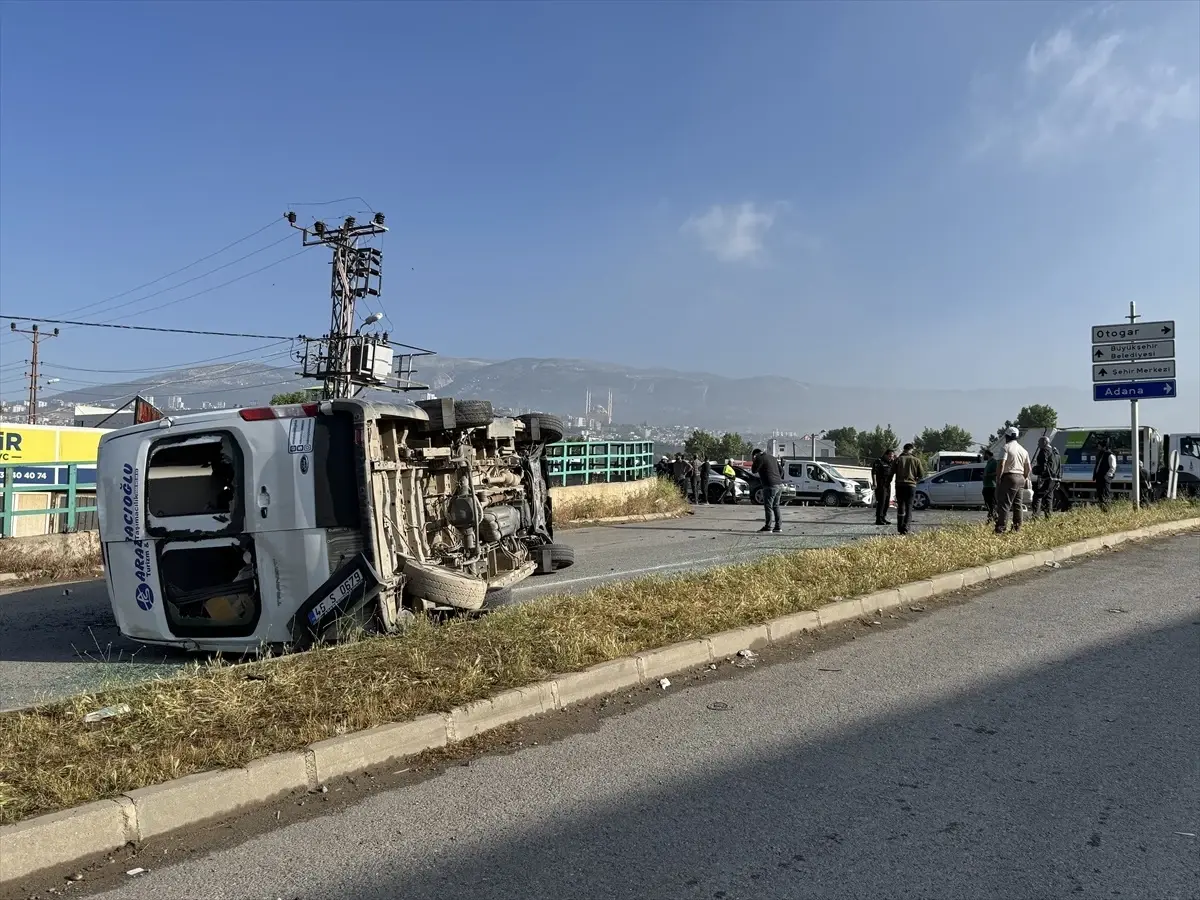 Kahramanmaraş\'ta Trafik Kazası: 12 Yaralı