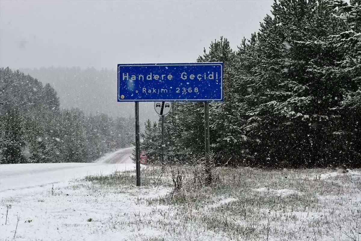 Kars\'ta Mayıs’ta Kar Yağışı