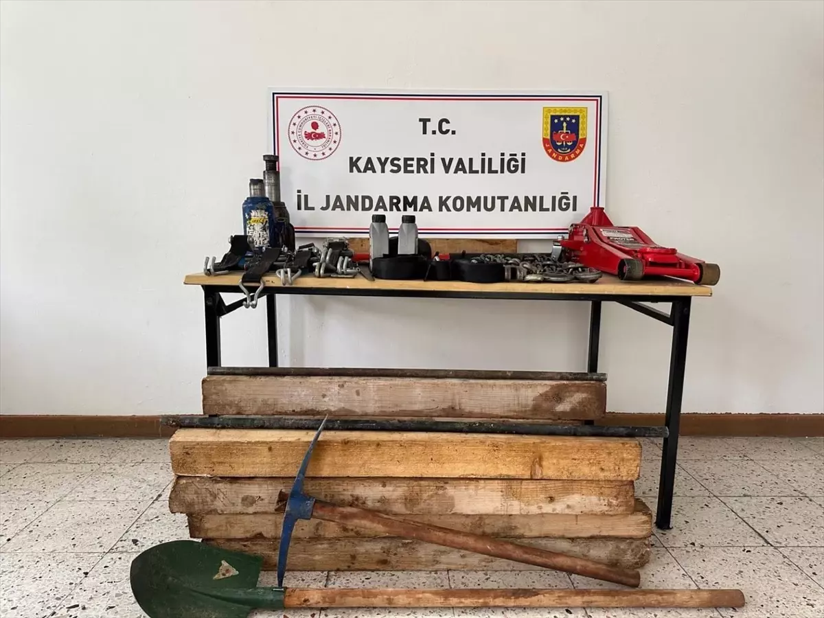 Bünyan\'da Kaçak Kazı Suçüstü