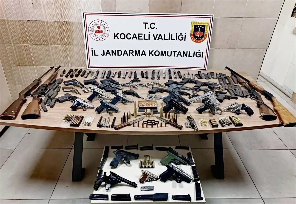 Derince\'de Ruhsatsız Silah Operasyonu