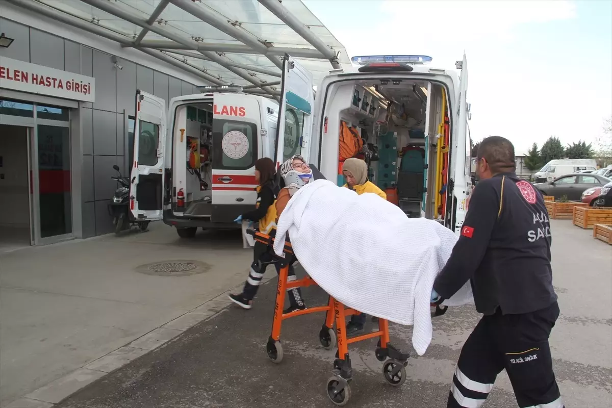 Beyşehir\'de Otobüs Devrildi: 13 Yaralı