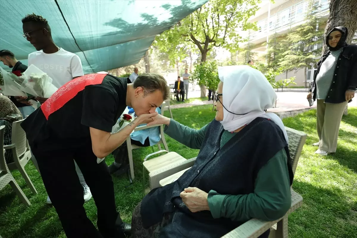 Konyaspor\'dan Anneler Günü Kutlaması