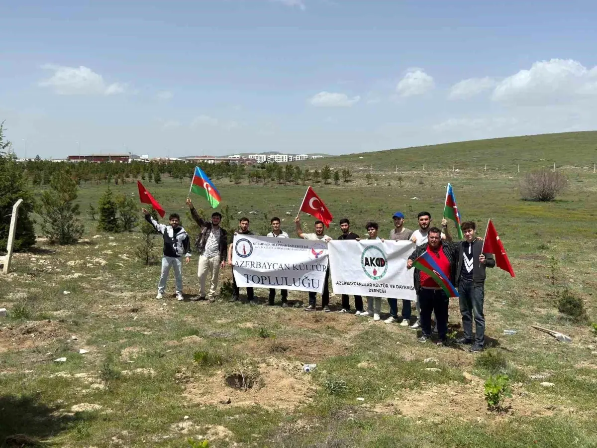 Kütahya\'da Azerbaycan Ulusal Lideri Haydar Aliyev hatırasına 102 fidan dikildi