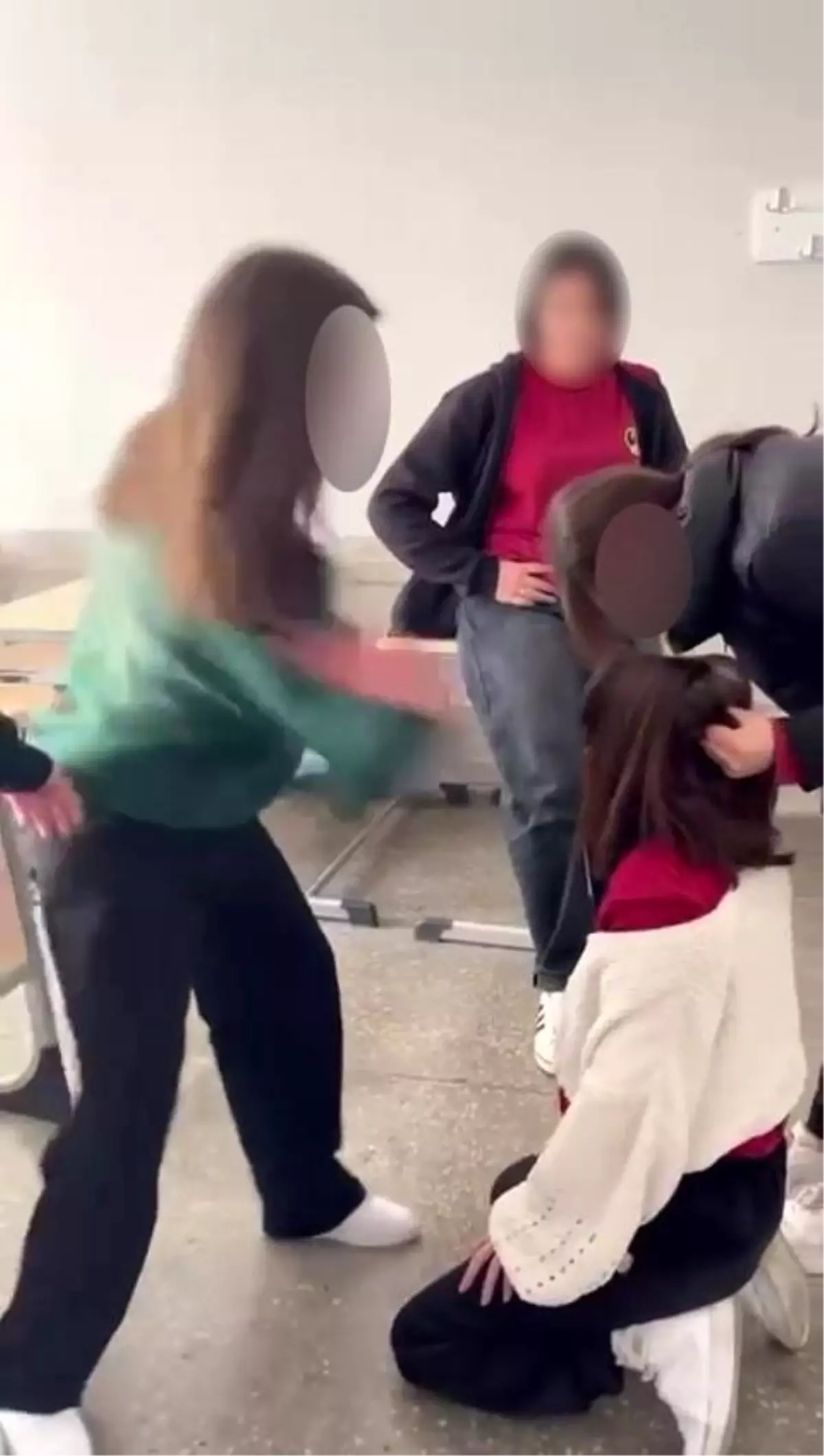 Lisede akran zorbalığı: İdareciler uzaklaştırıldı, 1 öğrenci tutuklandı