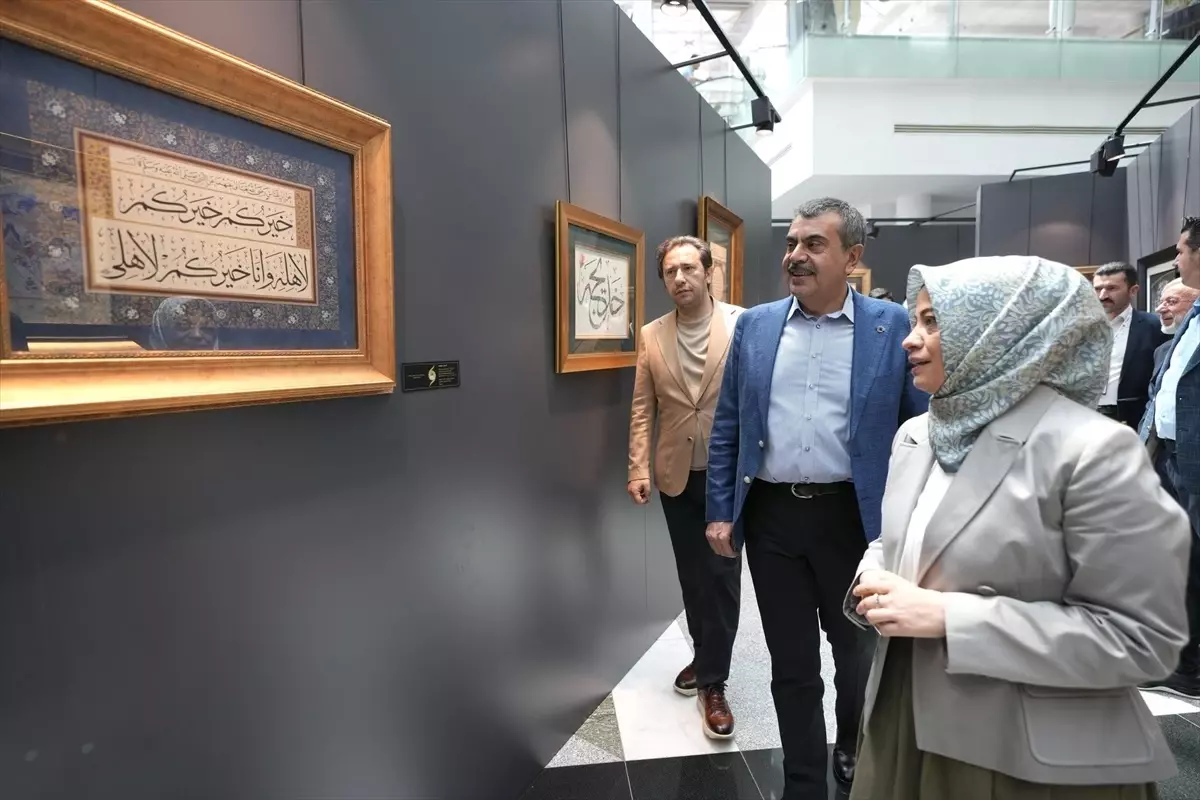 Tekin\'den İslam Sanatları Fuarı\'na Ziyaret