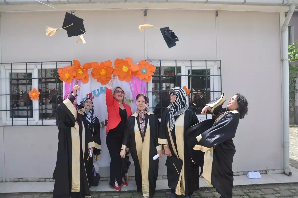 Ödemiş\'te Okuma Yazma Kursu Sertifika Töreni