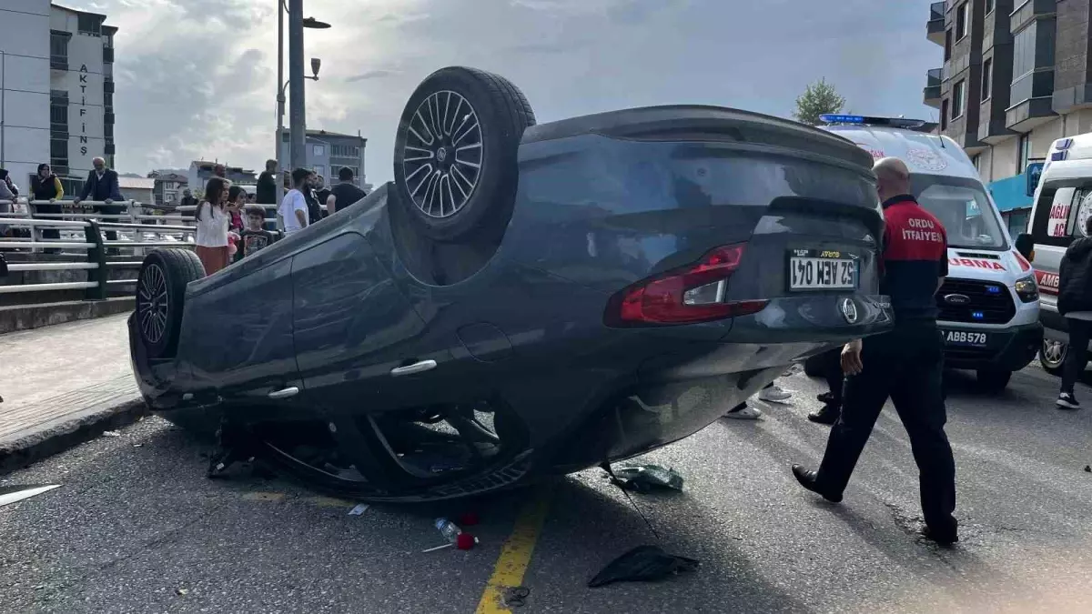 Ordu\'da İki Otomobil Çarpıştı: 5 Yaralı