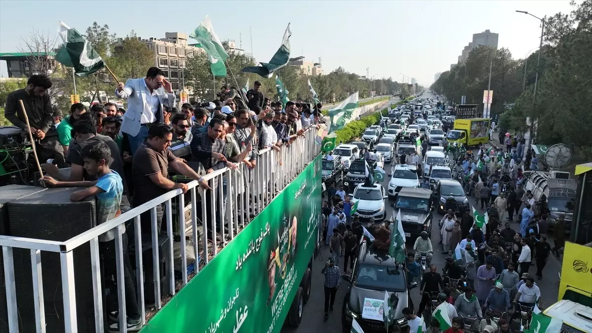 Pakistan\'da Orduya Destek Gösterileri