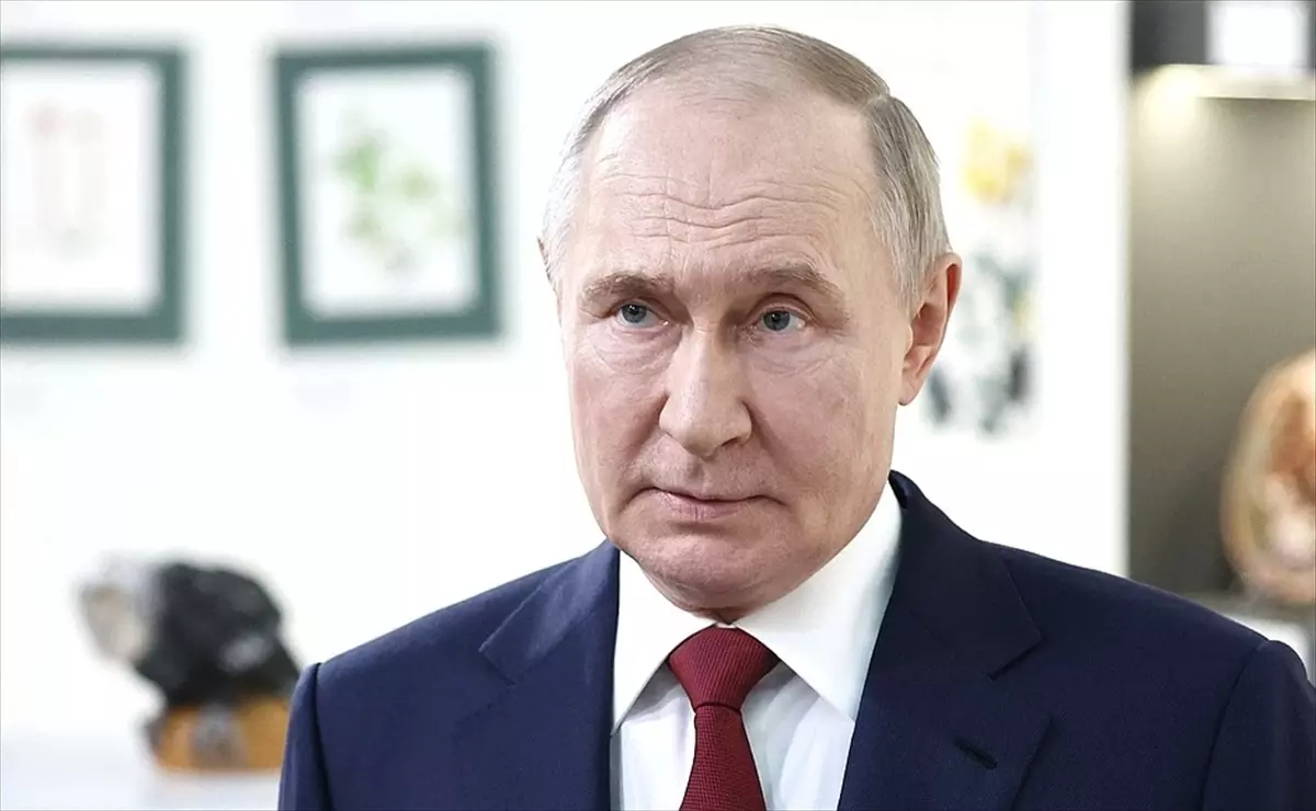 Putin ve Trump\'tan Yapıcı Görüşme