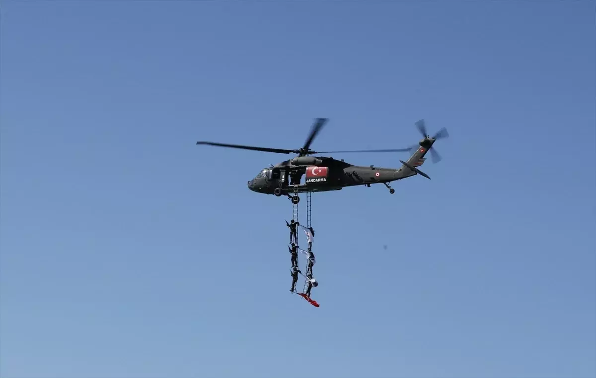 Samsun\'da \'Çelik Kanatlar\' Gösteri Uçuşu