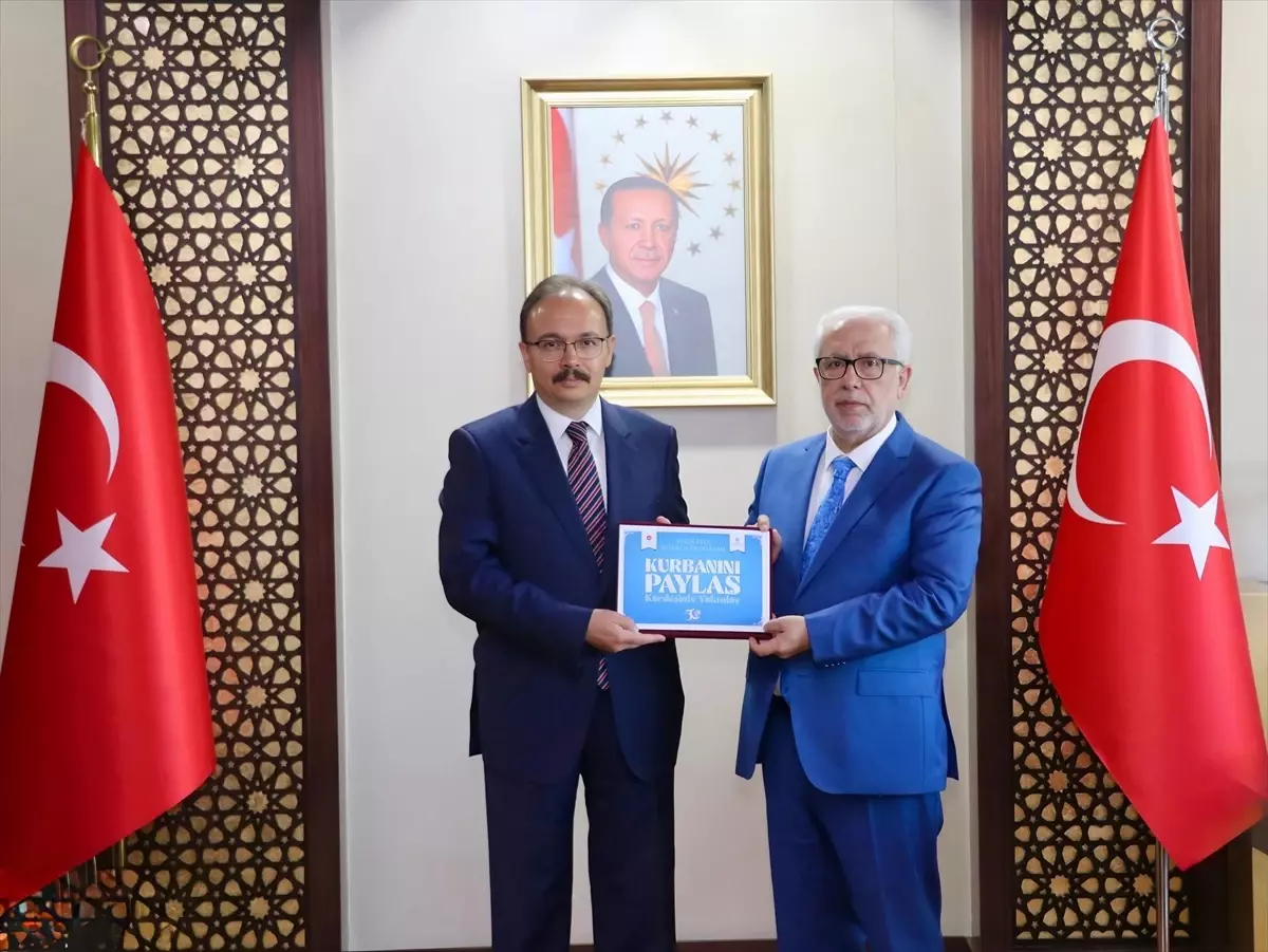 Vali Kızılkaya\'dan Vekaletle Kurban Bağışı