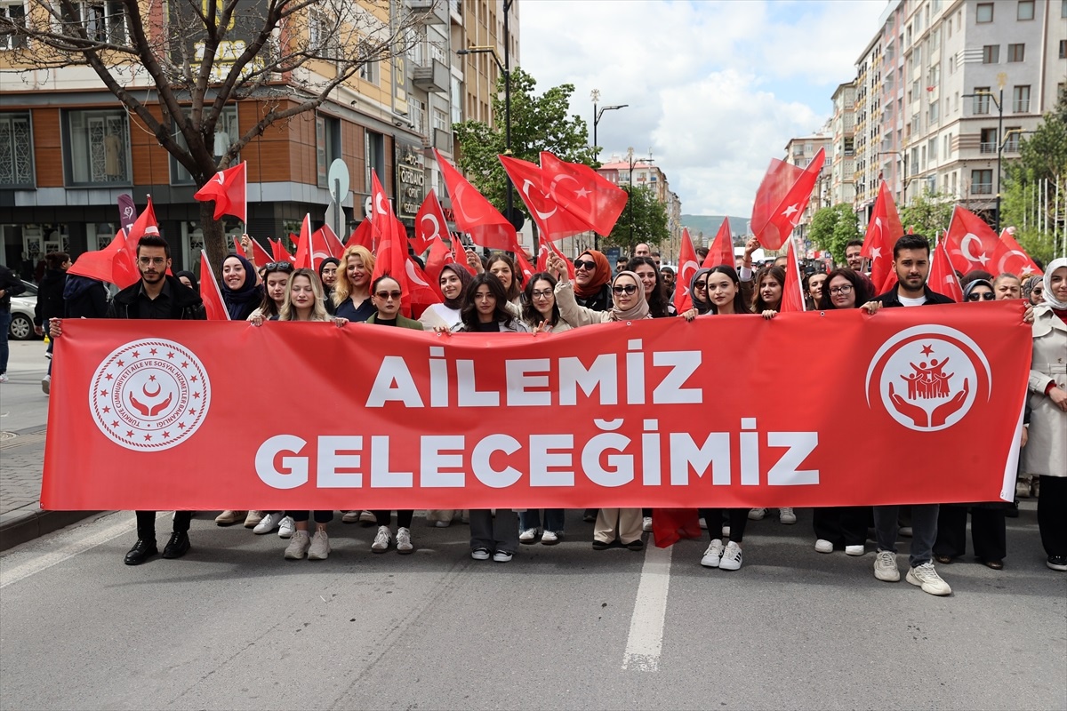 Sivas, Niğde ve Kırşehir\'de "Aile Yılı Yürüyüşü" düzenlendi