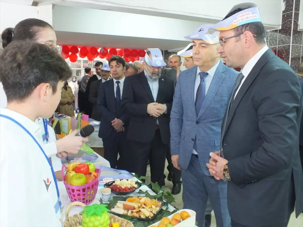 Sivas\'ta TÜBİTAK 4006 Bilim Fuarı Açıldı