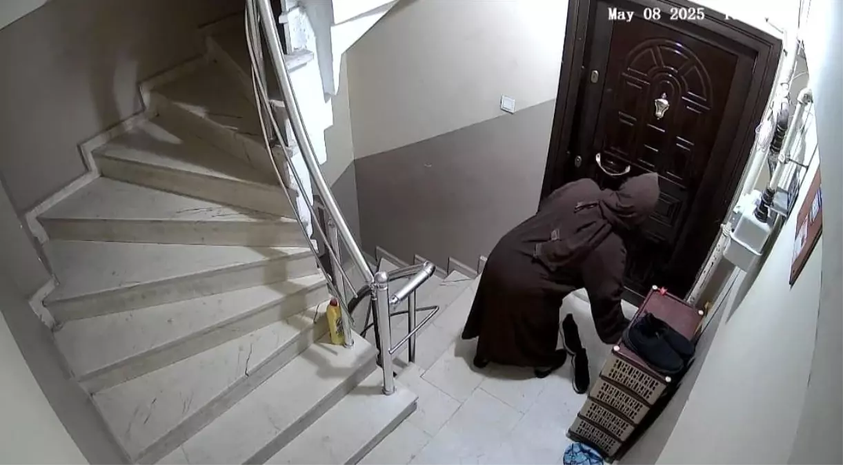 Sultangazi\'de Gündüz Hırsızlık Girişimi