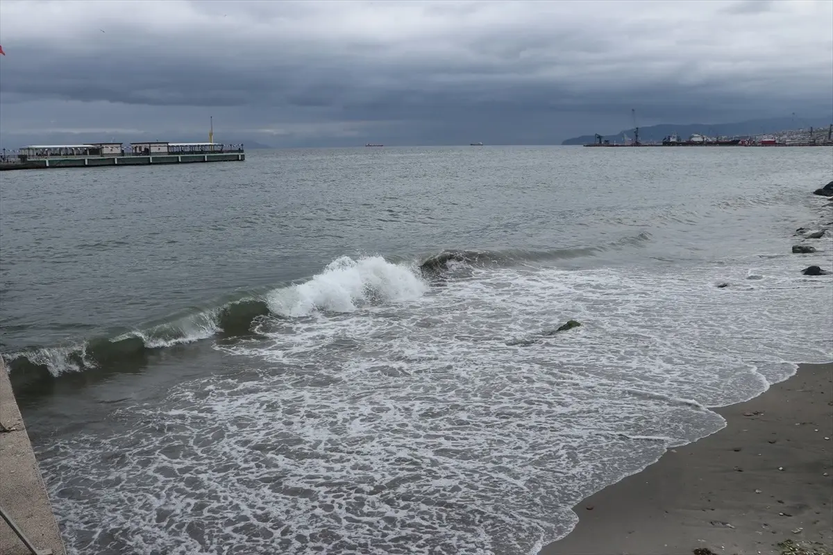 Tekirdağ\'da Şiddetli Poyraz Denizi Etkiliyor