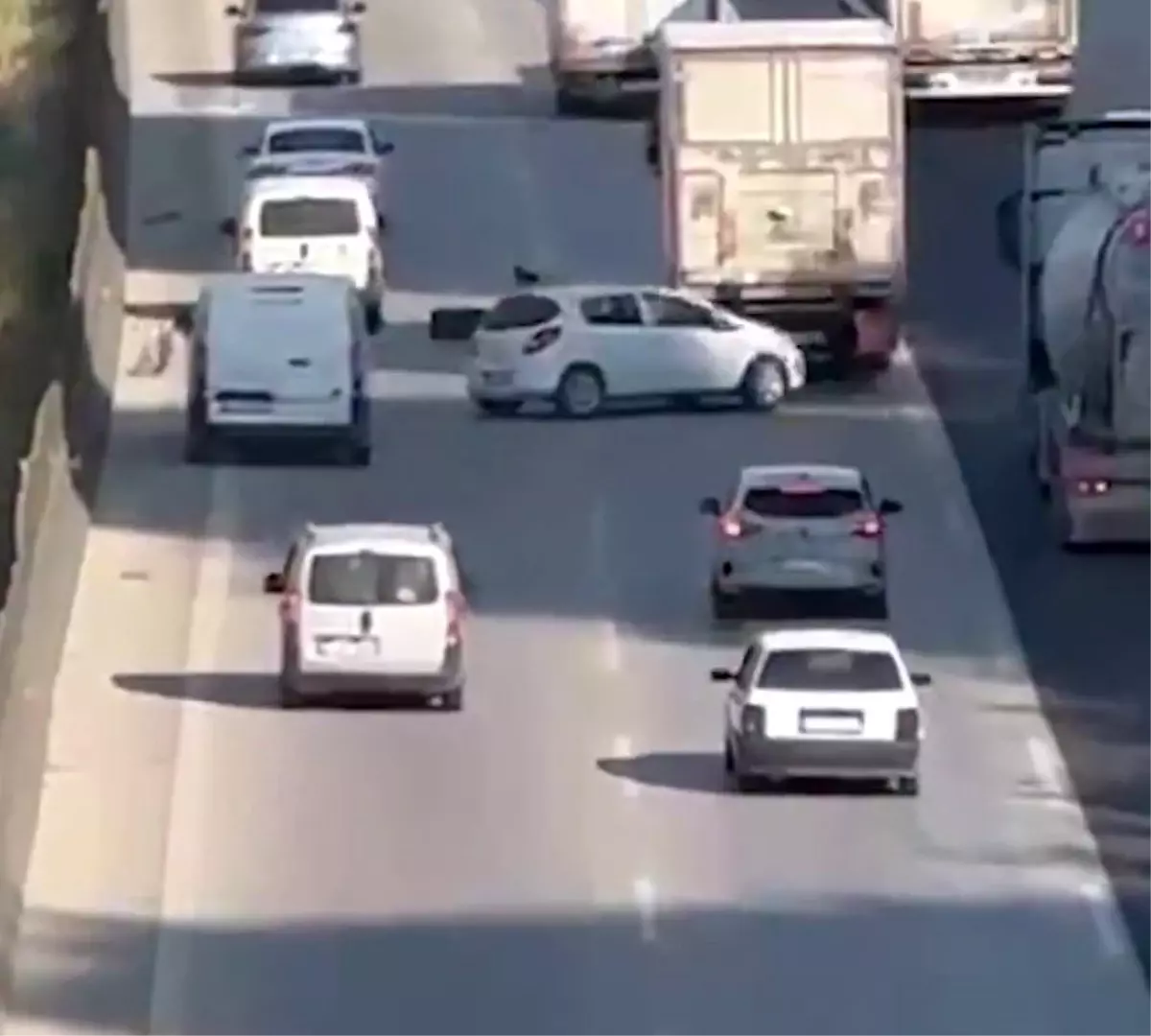 Adana\'da Zincirleme Kaza: Lastik Kaplaması Neden Oldu