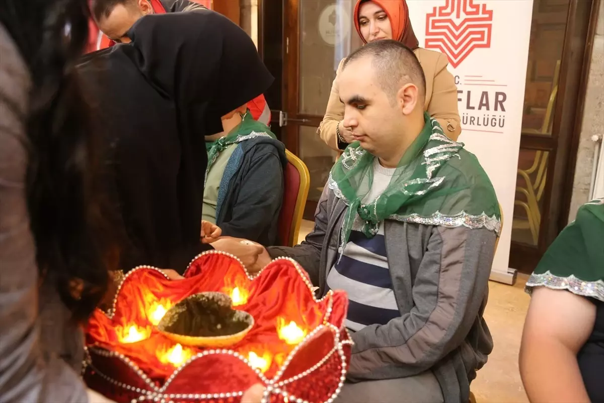 Engelli Bireylere Asker Kınası