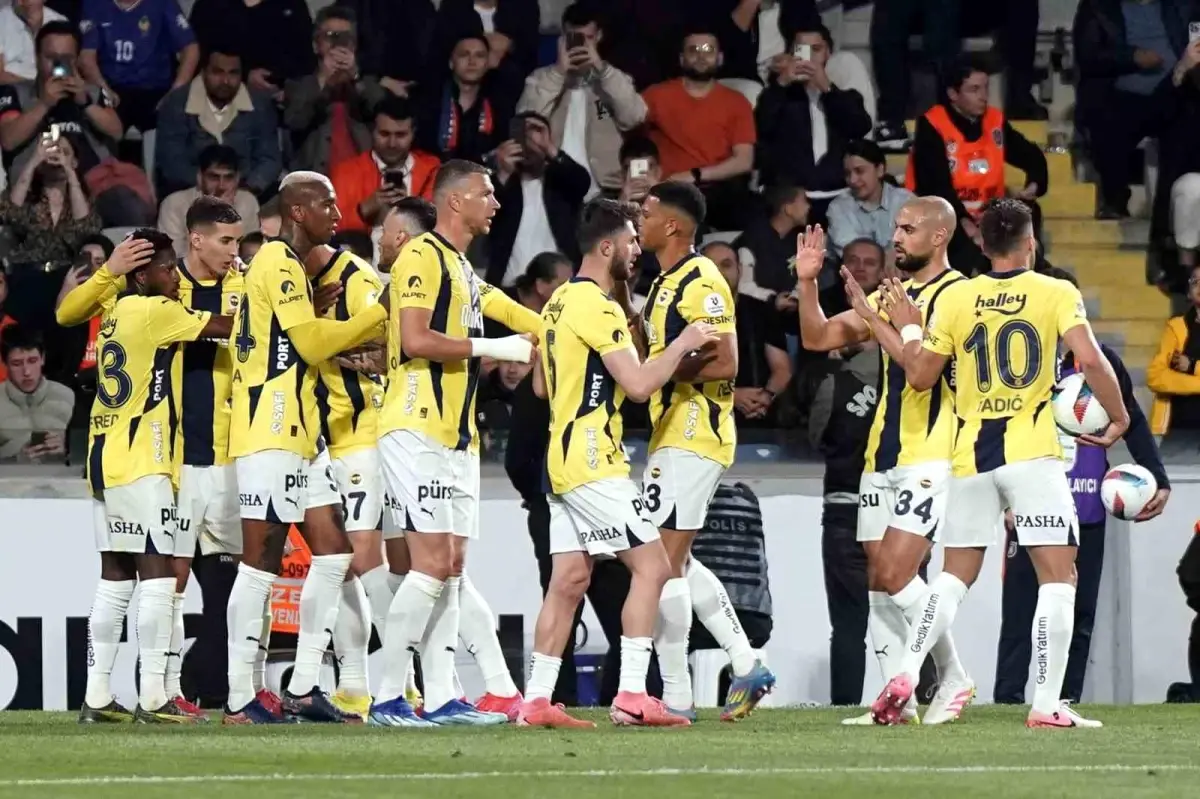 Fenerbahçe, Başakşehir\'i 1-0 Önde Geçti