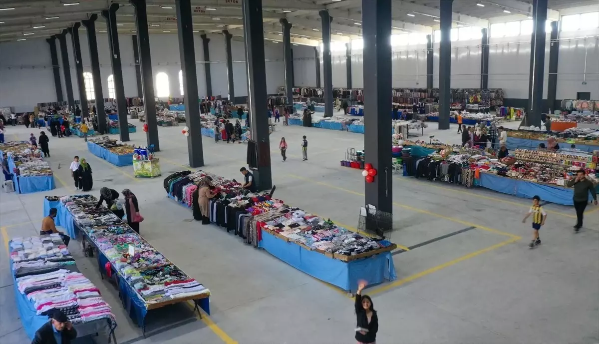 Tuşba\'da Kapalı Semt Pazarı Açıldı
