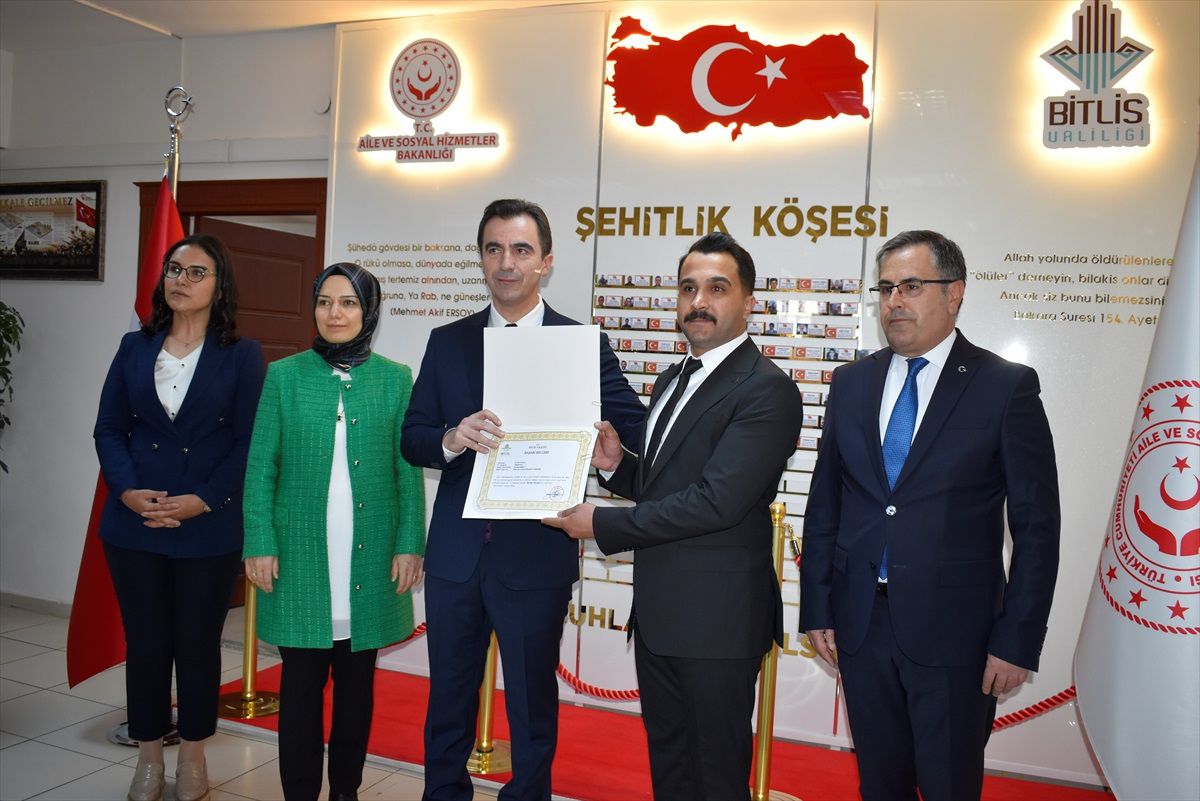 Van ve Bitlis\'te Aile Haftası kapsamında yürüyüş düzenlendi