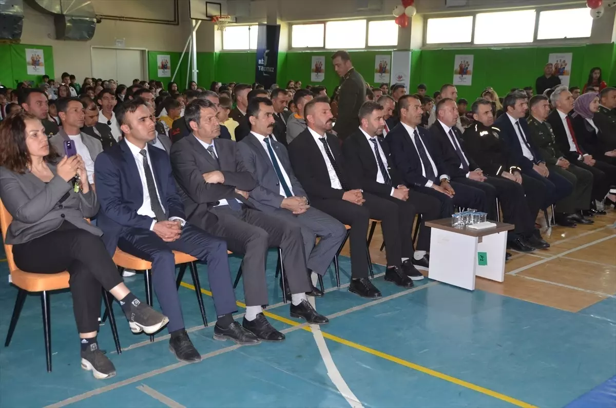 Yüksekova\'da 19 Mayıs Kutlaması